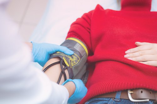 В учреждение медицинской клиники обследование пациента